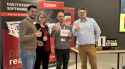Der Gewinner des Multi-Sensor LANs zusammen mit Alexander Genser und Magdalena Haas von ProComp sowie Alberto Cubellotti von Kentix